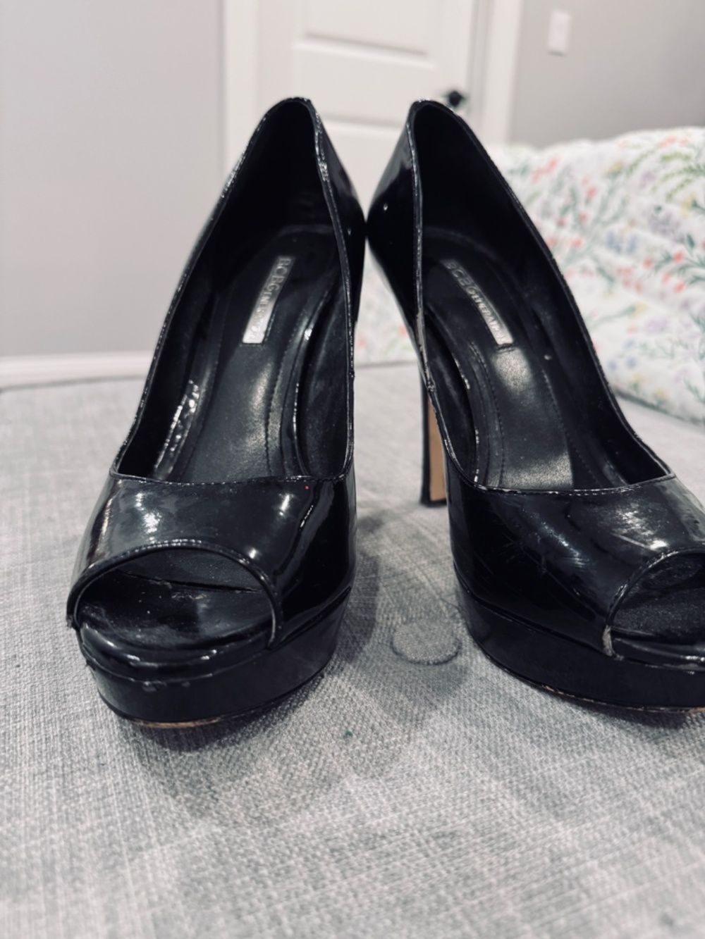 BCBGeneration Black Patent Leather Peep-Toe Pumps Size 7 - Picture 2 of 6